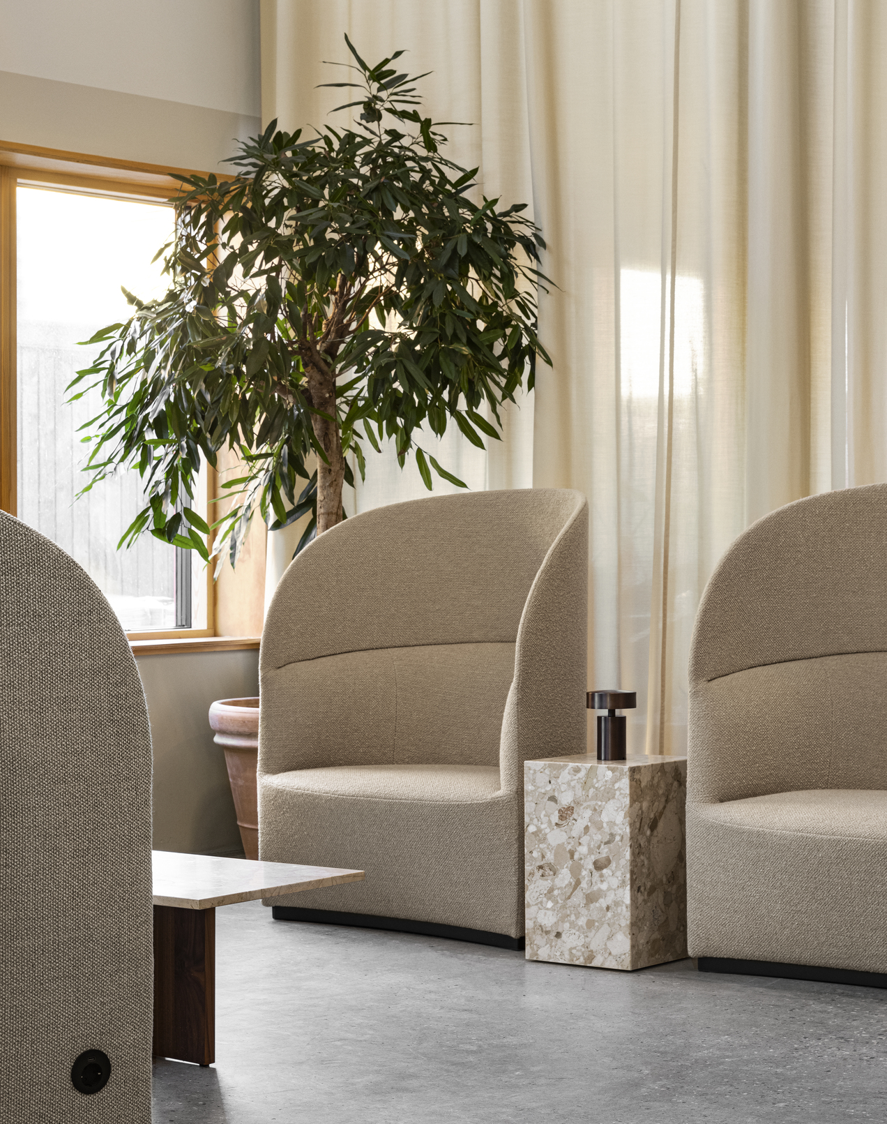 TEAROOM LOUNGE CHAIR